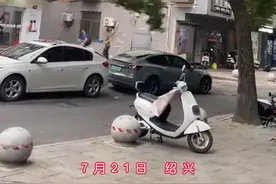 绍兴市越城区气象台16点45分将大风黄色预警升级为大风橙色预警#暴雨 #预警 #强对流天气 #绍兴绍兴 视频封面