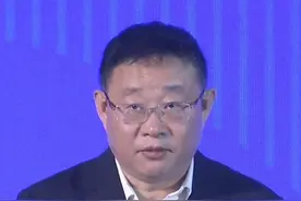 3月8日上午，由广东省商务厅主办的2025广东春季促消费暨汽车消费季活动在广州启动。广东省商务厅副厅长何军介绍，过去一年广东大力开展汽车报废更新、个人乘用车置换更新活动，带动新车销售量超45万辆，销售额超800亿元。今年，省商务厅将打出“政策+活动”组合拳，加力扩围推进消费品以旧换新。视频封面