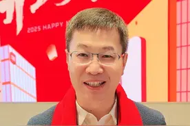 今天给小米的同学们发了开工红包，雷总也给我了一个特别红包。今年要努力完成目标，年底准备领取雷总的特别年终奖！两个Ultra，月底见！视频封面