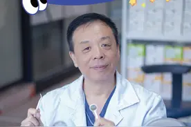 宝宝刚出生就长牙，小心喝奶时造成误咽#诞生牙 #新生儿护理 #医学科普 #乔老师讲儿牙视频封面