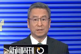 白岩松评“县政府门口能摆摊的夜市”：太可以越来越多了！视频封面