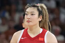 宫鲁鸣出手女篮大换血！杨力维即将卸任，三大新队长候选毫无争议视频封面