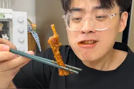 一嗦脱骨的韩式辣鸡爪，按着步骤来真的巨简单，快去做吧宝子们！#跟着抖音学做菜 #美食创作人计划 #赴一场夏日美食之旅视频封面