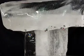 烧红的铁球vs冰块视频封面