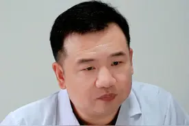 白内障手术后，出现飞蚊症，您是这种情况吗 #医学科普 #白内障 #飞蚊症 #眼睛健康 #中医视频封面