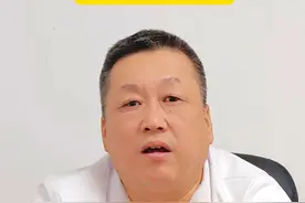 焦虑症躯体化到底多痛苦？ 身体仿佛被无形的枷锁束缚，可能会出现心跳过速，心脏仿佛要跳出胸膛一般，带来持续的不安和恐惧。💓脑袋里像是有一团乱麻，紧张性头痛不时发作，让人备受折磨。😖#硬核健康科普行动 #哈尔滨附三中医院联合会诊 #焦虑 #焦虑症躯体化症状 #医学科普视频封面