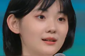 小朋友写的诗有多浪漫，#姜二嫚  4岁就写出了火遍全网的“灯把黑夜烫出了一个洞。”你还听说过哪些小朋友的惊艳之作呢？#黄河文化大会视频封面