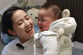 我家小二宝积食好几天，今天终于拉臭臭啦哈哈哈！随时都在围着他转，差点把媳妇的节日都忘记了#记录真实生活 #夫妻日常视频封面