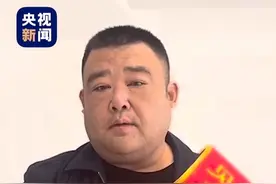 “我今天救了4人！”轿车撞车起火，的哥徒手掰开车窗，同乘客一起勇救4人。（来源：央视新闻）视频封面