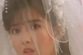 11月10日，#周慧敏晒童年照庆祝57岁生日：能一家二人三猫整整齐齐在一起已经非常满足。视频封面