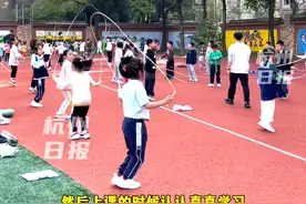 #杭州一小学课间延长至15分钟 校长：把15分钟完整还给同学们！“长大就是自己合理安排时间”。#杭州 #小学生视频封面