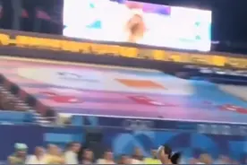 奥运史上首设大众马拉松赛，中国姑娘黄雪梅获女子第一。
抖音：#燃爆奥运  #巴黎奥运会视频封面