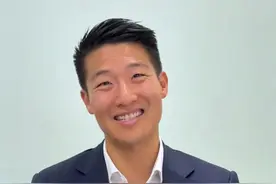 悉尼公屋长大的90后华裔小哥的传奇故事。“生命不只有长度，还有亮度”，致敬所有眼里有光的追梦人。#ScottYung#澳洲华裔#悉尼妈妈Lankey#人物故事#澳骄攻略视频封面