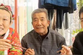 第一次在家做过桥米线，配菜都是爱吃的，又麻又辣，吃着真过瘾视频封面