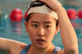 刘亦菲泳装出镜，好健康的身材！ #刘亦菲 #玫瑰的故事 #刘亦菲情绪一秒切换 #刘亦菲头像 #刘亦菲一滴泪演技视频封面