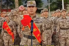 即将退役的“汽车兵”向军车告别！ （保障部保障大队：程鹏、蔡士豪、文林强）#光荣退役#致敬军人视频封面