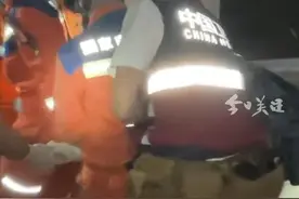 地震给缅甸当地的建筑、交通、通讯等基础设施造成了严重损坏。在缅甸首都内比都，大部分地区的电力、通信以及互联网服务中断，曼德勒省等受灾严重的地区医疗资源不足，饮用水供应紧缺，路面的损坏导致物资的运输面临挑战。29日清晨，中国云南救援医疗队已经抵达了缅甸，为首支抵达缅甸的国际救援队。29日下午，中国救援队82名队员抵达缅甸仰光，连同20余吨物资，通过陆路的方式向重灾区挺进，目前正在前往重灾区曼德勒。（央视新闻）视频封面