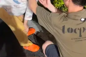 路边摊买的饮料竟是洁厕灵，孩子不慎饮用后催吐洗胃，目前已无大碍⑩#食品安全 #路边摊 #饮料视频封面
