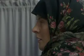 35岁高龄孕妇难产，双胞胎姐姐却用300年前手法接生视频封面