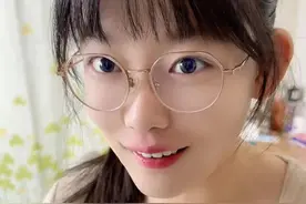 你女朋友都是怎么给你暖手的？尤其未来丈母娘在的时候！#意想不到的结局 #情侣日常视频封面
