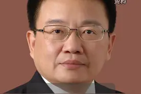 广东揭阳“落马”医院院长忏悔：我收了大量黄金和现金，白大褂被染成金黄色，里面早已腐烂成黑色，烂臭发霉。视频封面