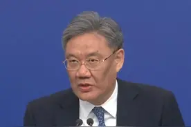 商务部部长回应芬太尼问题：“混淆是非、颠倒黑白” #芬太尼问题  #聚焦两会  #关税视频封面