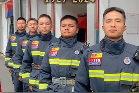 致敬“八一”！戎装虽改初心不变 “火焰蓝”忠诚守护平安视频封面