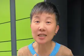 如何取快递柜里的快递呢 我们在网上买的东西啊，有一部分会放到快递柜里，这时候我们就可以用收到信息里的取件码来从快递柜里取走我们买的东西啦！记得在取之前要分清是在哪个柜子，不要拿错哦！#阿旺的退休生活视频封面