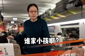 高铁上小孩吵闹如何快速制服？“便衣教师”展示“实战”成果：“我看看哪个班的，哪个班的小朋友在讲话？我要把视频发给班主任通报全校了，你们班同学都能看到。”听到这些话，整个高铁车厢的小朋友都安静下来了！大家快去试试效果吧！来源：@狗姐 @左老师要温柔 @BSU @抖音短视频视频封面