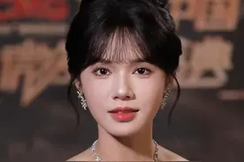 演员@刘念 ：“与其兜兜转转演丫鬟，不如去短剧演皇后过个瘾”#央剧会  #刘念