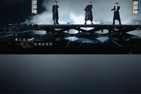 #声生不息港剧ost演唱会  #古巨基李昊黄子弘凡义海豪情  义海可填，豪情可赞，多少次与宿命交手后留下叹息，听闻的每个故事都难以圆满。古巨基、李昊、黄子弘凡演唱《义海豪情》再度唤醒《巾帼枭雄之义海豪情》中荡气回肠故事情节，时代里每个人都仿佛孤叶，无声地沉入河底，一片涟漪后天地又归于沉寂。#声生不息视频封面