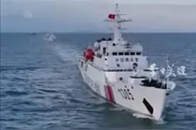 中国海警局东海分局新闻发言人朱安庆表示，4月1日，多支海警舰艇编队位台岛周边海域组织执法巡查，开展临检拿捕、拦截扣押等科目演练。台湾是中国的一个省，这是按一个中国原则依法管控台岛的实际行动。（央视新闻）视频封面