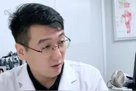 患者想做颅骨修补，担心术后影响高考情况。 家长需要提醒孩子，在上下学路上注意交通安全，宁愿等待10分，不抢1秒！#广东省第二人民医院#神经外科#颅骨修补 #交通安全dou行动 #硬核健康科普行动视频封面