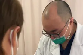 患者来时右脚已截肢，左脚坏疽大半边 #糖尿病足 我们努力保肢，争取留下左脚。#糖尿病并发症视频封面
