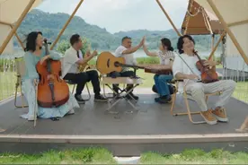 一次性演奏！周杰伦眼里的，春夏秋冬，你们觉得是这四首歌吗？ #周杰伦 #春夏秋冬 #串烧 #治愈