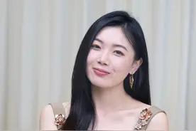 卖10亿珠宝 三大拍卖行谁赢了？ 珠宝拍卖又开挂了！
仅仅一个月的时间，
三大顶级拍卖行的总成交额就超过了10亿！
今天比比谁赢了？
-
关注阿雅，买珠宝不被耍
#珠宝  #珠宝首饰  #高级珠宝   #拍卖会  #珠宝拍卖会视频封面