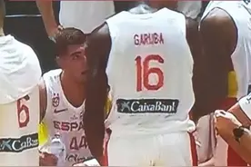  #nba #篮球   火箭球员加鲁巴比赛中疑似拉裤子......视频封面