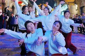 被春晚舞台上的“玉盘”洗脑，感受音乐的力量 当童声不再被驯化成甜腻的糖纸，它就能拥有包裹星辰的重量#玉盘舞 #央视春晚 #青春的样子 #忻州古城视频封面