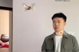 两双筷子+30元成本，男子手搓无人机，飞行丝滑平稳，动力强劲。当事人赵先生：从小喜欢研究，准备让孩子也参与进来。#无人机技术 #自制无人机视频封面