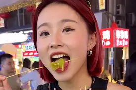 花100元挑战深圳夜市能吃到多少美食？#打卡街边美食  #100元吃饭挑战 #人间烟火 #夜市里的烟火气 #路边摊美味视频封面