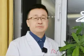 脚底长厚厚的#老茧 ，别刮！教你一招解决#医学科普 #脚底 #胼胝 #皮肤问题视频封面