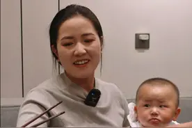 汪师被苏老鹰气很了，气得牙痒痒！想去拿腊肉又怕着收拾，只能在家做菜缓冲一下情绪哈哈哈#记录生活 #夫妻日常视频封面