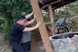 钓鱼回来看到越南老丈人在干活，赶紧上去帮忙，新女婿得好好表现一下#越南 #老丈人视频封面