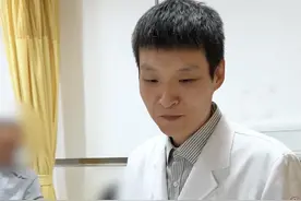 阿姨膝外翻，手术完自己都能看出来腿比原来直多了，现在重要的就是坚持锻炼了。#河北医科大学第三医院连晓东主任 #膝关节 #保膝诊疗 #河北医科大学第三医院张英泽院士保膝中心视频封面