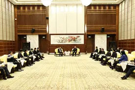 省政府与新紫光集团签署战略合作协议 毛伟明李滨座谈并见证签约视频封面