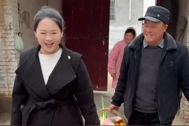 带着糖糖回娘家送素饺子，婆婆提前准备东西，爸爸看到外孙女高兴坏了，一家人幸福快乐，小院充满欢声笑语#乡村生活家 #新农人计划2025视频封面