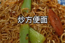 方便面，冷水，泡？不软，水开，上锅，蒸，Q弹，炒方便面，做法