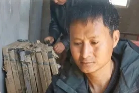 新房买地砖 拆开一看有破损？大哥称买之前店家不让看 怕碰坏亲手搬，“怀疑卖的次品砖 欺骗消费者”（一）视频封面