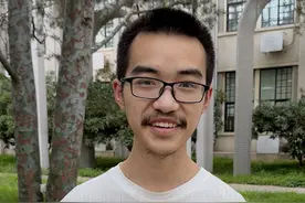 年少有为是什么体验？ 14岁考上北大，却有着异于常人的成熟思想！#北京大学 #天赋异禀 #学霸 #天才少年视频封面