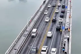橘子洲大桥启动提质改造，预计4月底完工 视频封面